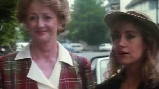 魔夜情狂 The Girl in a Swing1989剧照1