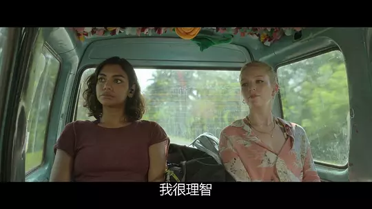 鲨齿险滩 Something in the Water2024剧照1