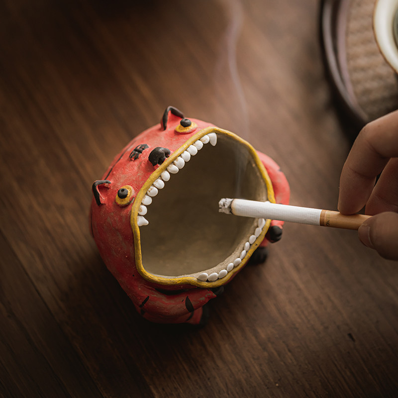 Twelve cute tiger ashtray creative personality trend light luxury high grade to boyfriend belong to the tiger birthday present