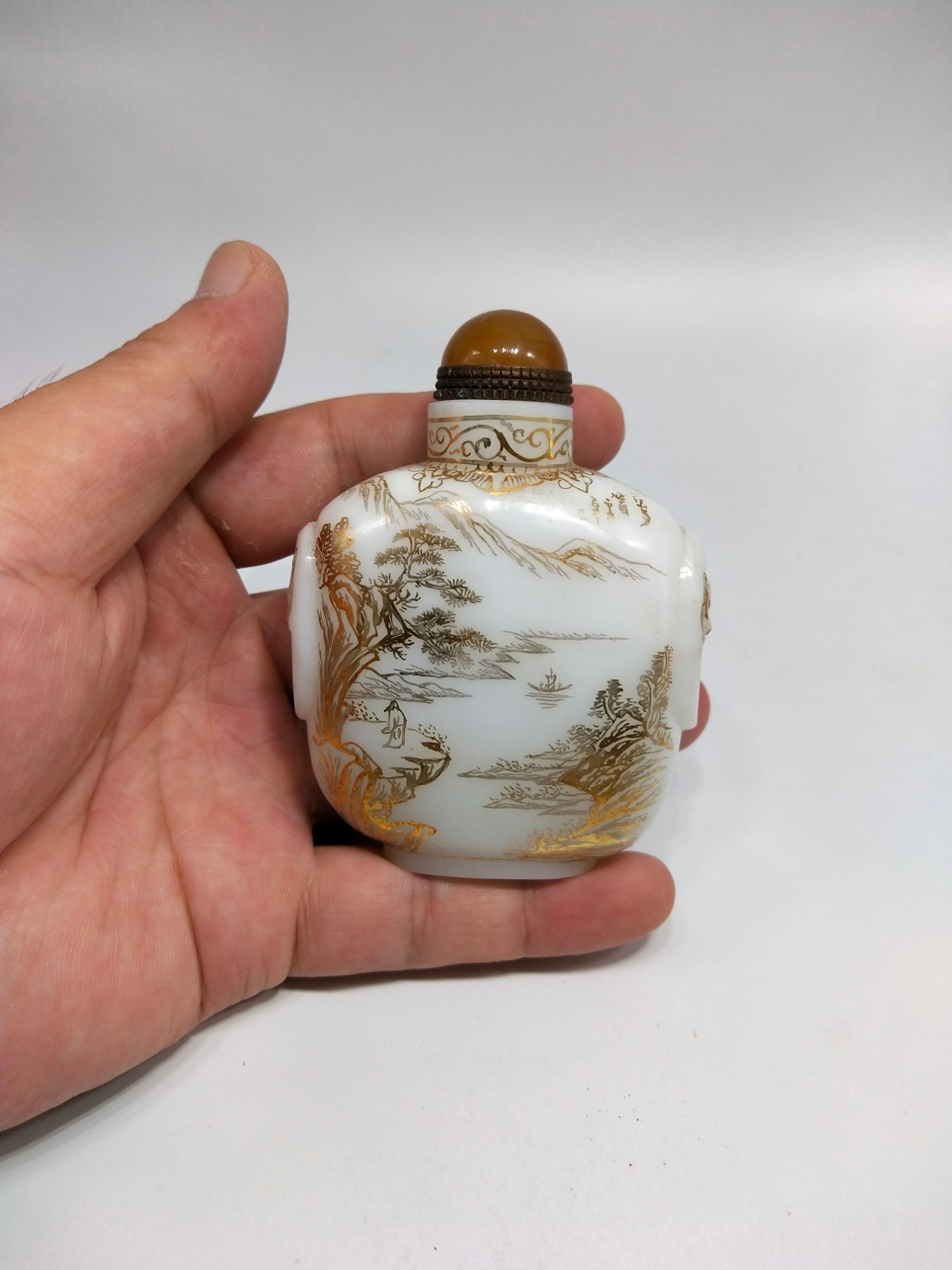 仿乾隆琉璃鼻烟壶:艺术与实用并存的精美藏品
