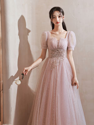 The 2024 new style of the small evening dress for the banquet, with a touch of light luxury and high-end sophistication, exudes a unique and elegant charm. It is a dress for the hostess in the autumn