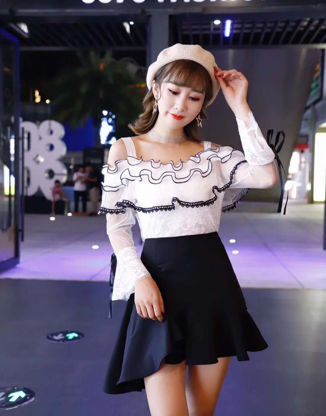 Áo một vai nữ mùa thu 2018 mới siêu ngọt ngào khí chất nhỏ tươi lệch vai áo voan tay áo ren áo kiểu sơ mi