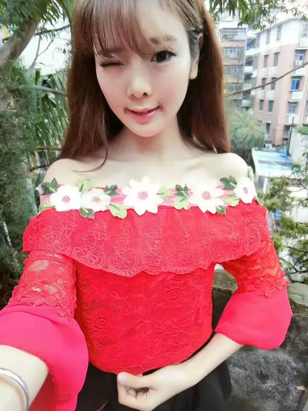 Nhật Bản ngọt ngào cổ áo lệch vai thêu hoa ba chiều ren áo xù voan tay áo sơ mi nữ