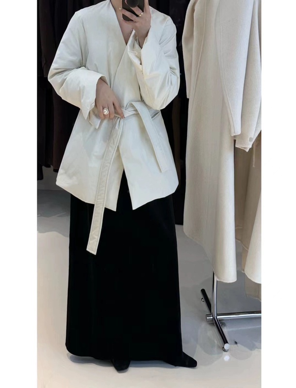L.Espionne Minimalist Short Belted Waist-Tightening down Jacket for Women 2023 Winter High-End V-Neck White Duck down Coat L.Espionne Minimalist Short Belted Waist-Tightening down Jacket for Women 2023 Winter High-End V-Neck White Duck down Coat