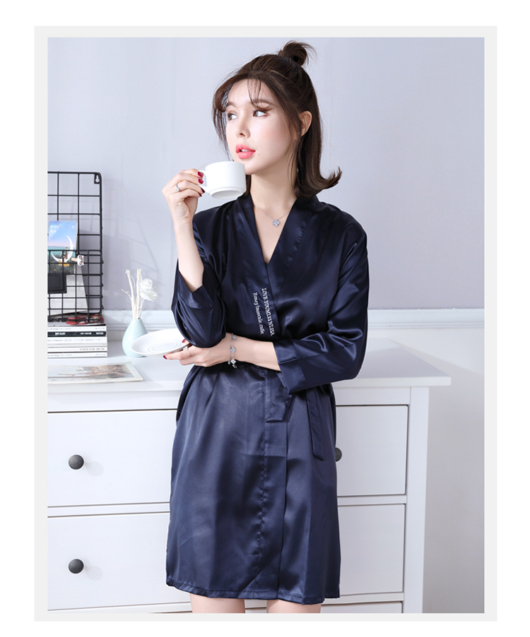 Áo ngủ mùa xuân và mùa thu Các cặp vợ chồng Áo choàng tắm Ice Silk Pyjama Đàn ông và Phụ nữ Áo ngủ lụa Đàn ông dài tay Áo choàng tắm bộ pijama
