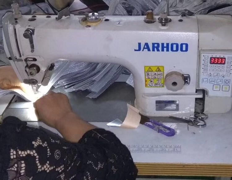 Modifying trousers, changing zippers, opening buttonholes, processing and sewing toys, textile and fabric accessories, sewing clothing samples