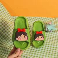 У маленькой зеленой девушки самое толстое ощущение наступления на дерьмо