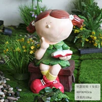 Сидящая смоляная кукла (девочка)