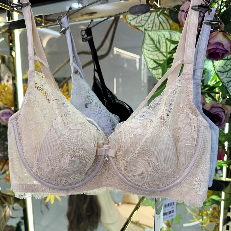 Aereney 82022A Thin French-Style Sexy Lingerie, Gathers Side Breasts, Prevents Sagging, Makes Large Breasts Appear Smaller Bra Aereney 82022A Thin French-Style Sexy Lingerie, Gathers Side Breasts, Prevents Sagging, Makes Large Breasts Appear Smaller Bra