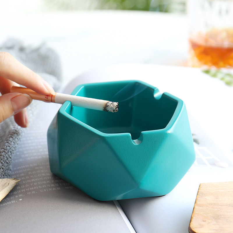Nordic Tobacco Ashtray Home Living Room With Lid Windproof Anti Fly Ash Personality Trend Creativity Office Bar KTV