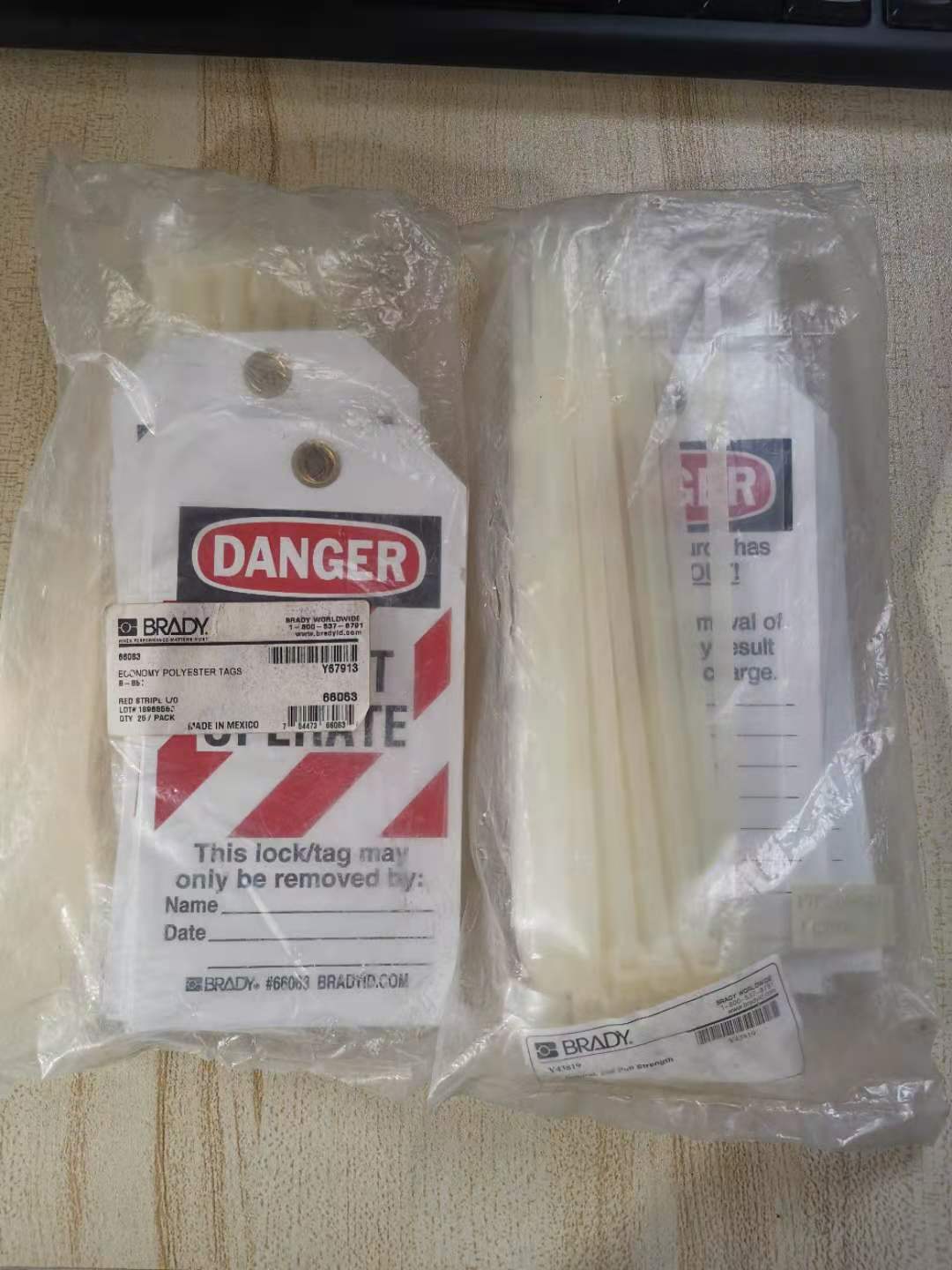 Promotional original American Brady BradyB851 version polyester 66063 safety warning tag Y67913