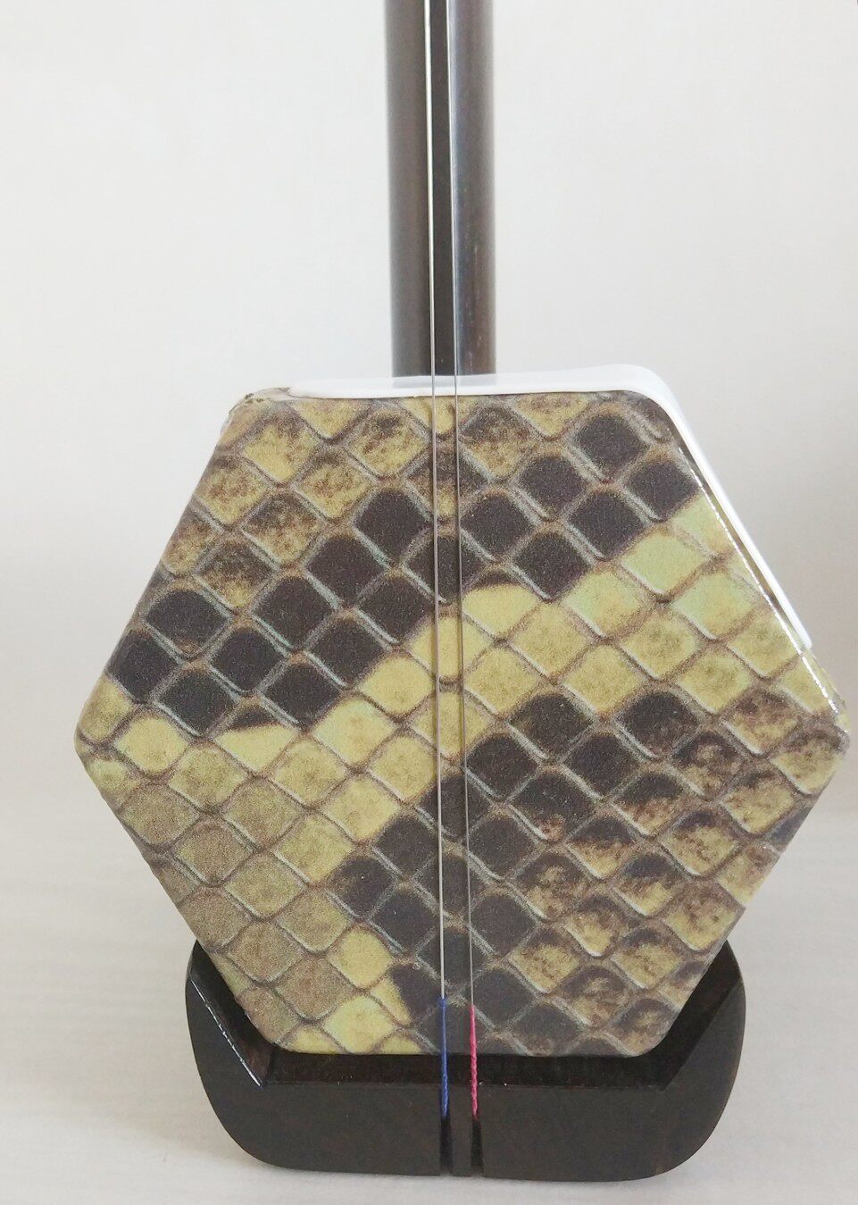 Xu Xianming's Bionic Leather Old Red Wood Erhu Professional Stage Performance Sound Quality Good Super Python Direct Sales Package Withdrawal