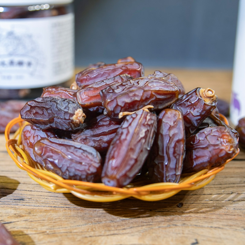 Lee Family Meal Extra-virgin Black Coconut Dates Bottled 500 gr Saudi Arabian specie Desert Bread