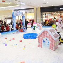 Artificial snowflake Christmas Simulation snowflake Mall activities Fake snow scene Snowman snow powder snowman DIY