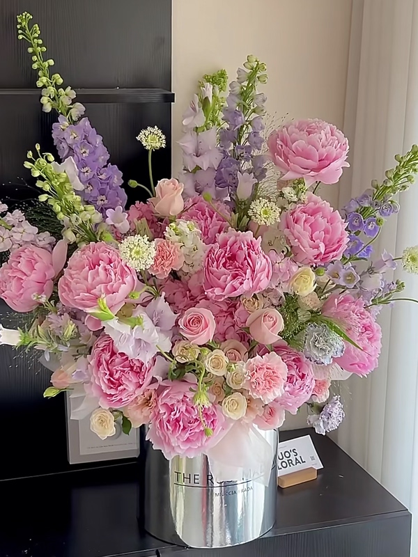New Arrival Flower Bucket with Fresh Flowers, Same-City Delivery in Nanjing, Physical Flower Shop, Mother's Day, Birthday, Holiday, Niche Flowers