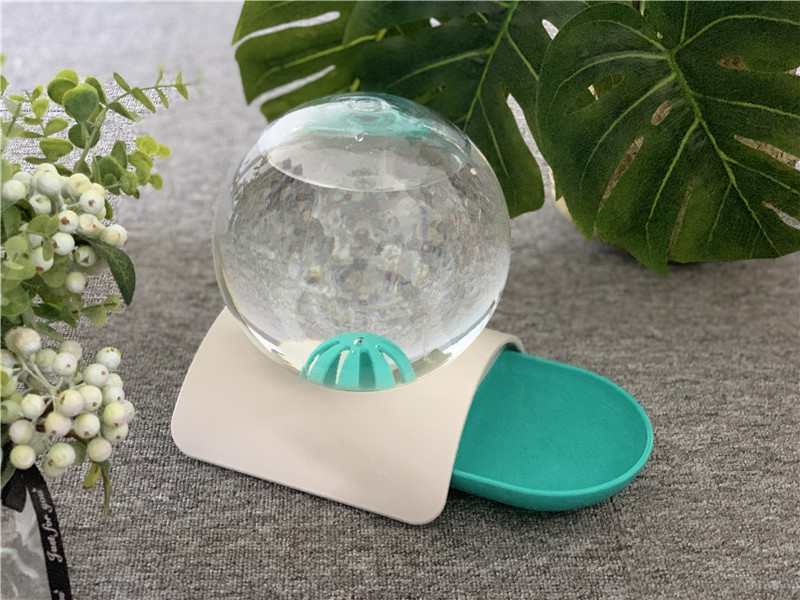 Pha lê chó uống đài phun nước tự động nước quả cầu thú cưng nước bát con chó nhỏ sáng tạo nước uống không ướt miệng - Cat / Dog hàng ngày Neccessities dụng cụ ăn uống cho chó	