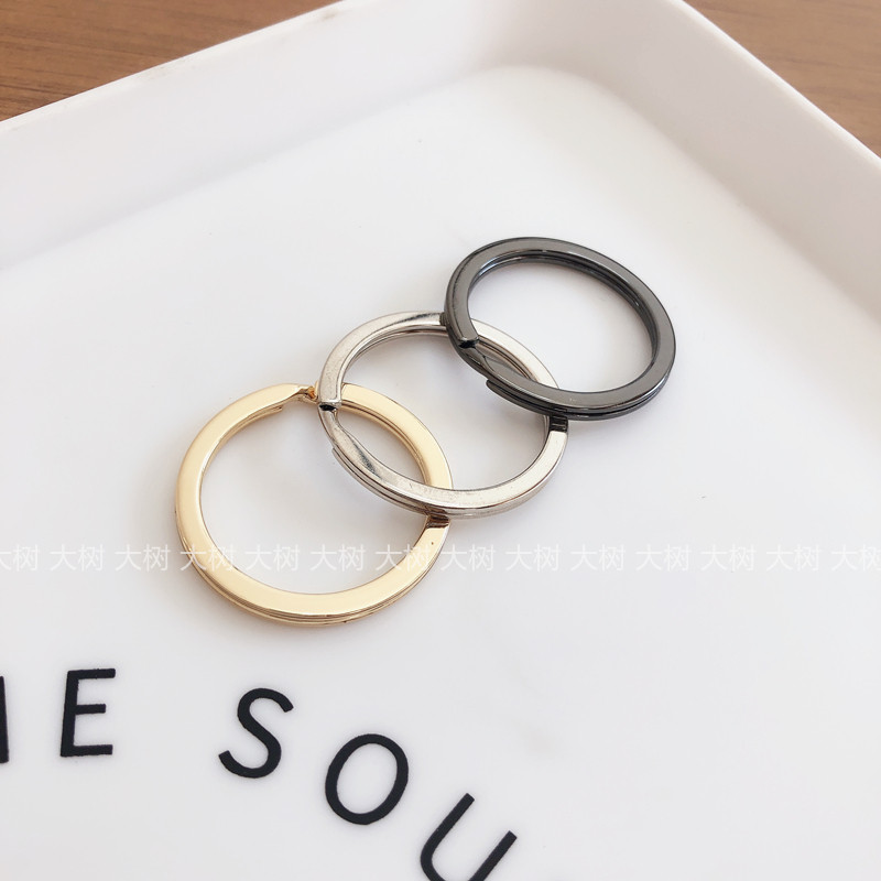 A key ring with a diameter of 3 cm