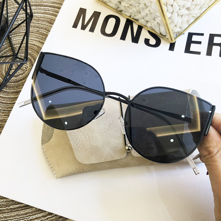 2020 new sunglasses female spring Korean version of the large frame cat's eye retro Hong Kong wind sunglasses V brand black super glasses