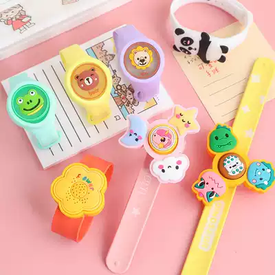 Summer's anti-mosquito bracelet, the watch, the tattoo, the mosquito-repellent buckle area, the child's cartoon