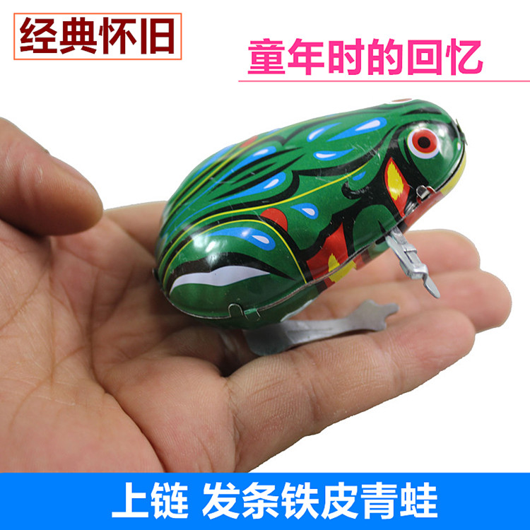Iron Sheet Frog clockwork on children's creative jumps on hamstrings with small toys to push kindergarten sweep for small gifts
