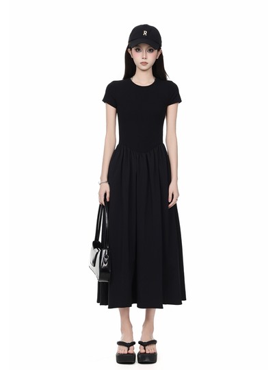 Black French short-sleeved dress for women in 2025 summer small person with slim fit and slim temperament A-line big skirt long skirt