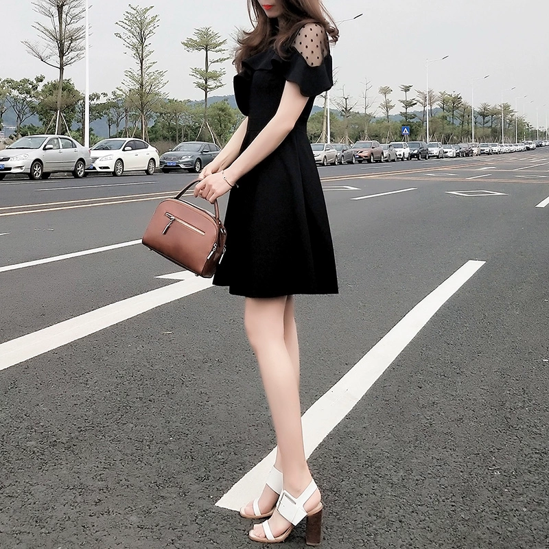 Phụ nữ mùa hè năm 2021 váy sexy của phụ nữ Hepburn váy retro eo cao tính khí là ren mỏng phối hợp triều váy đen nhỏ - Váy eo cao