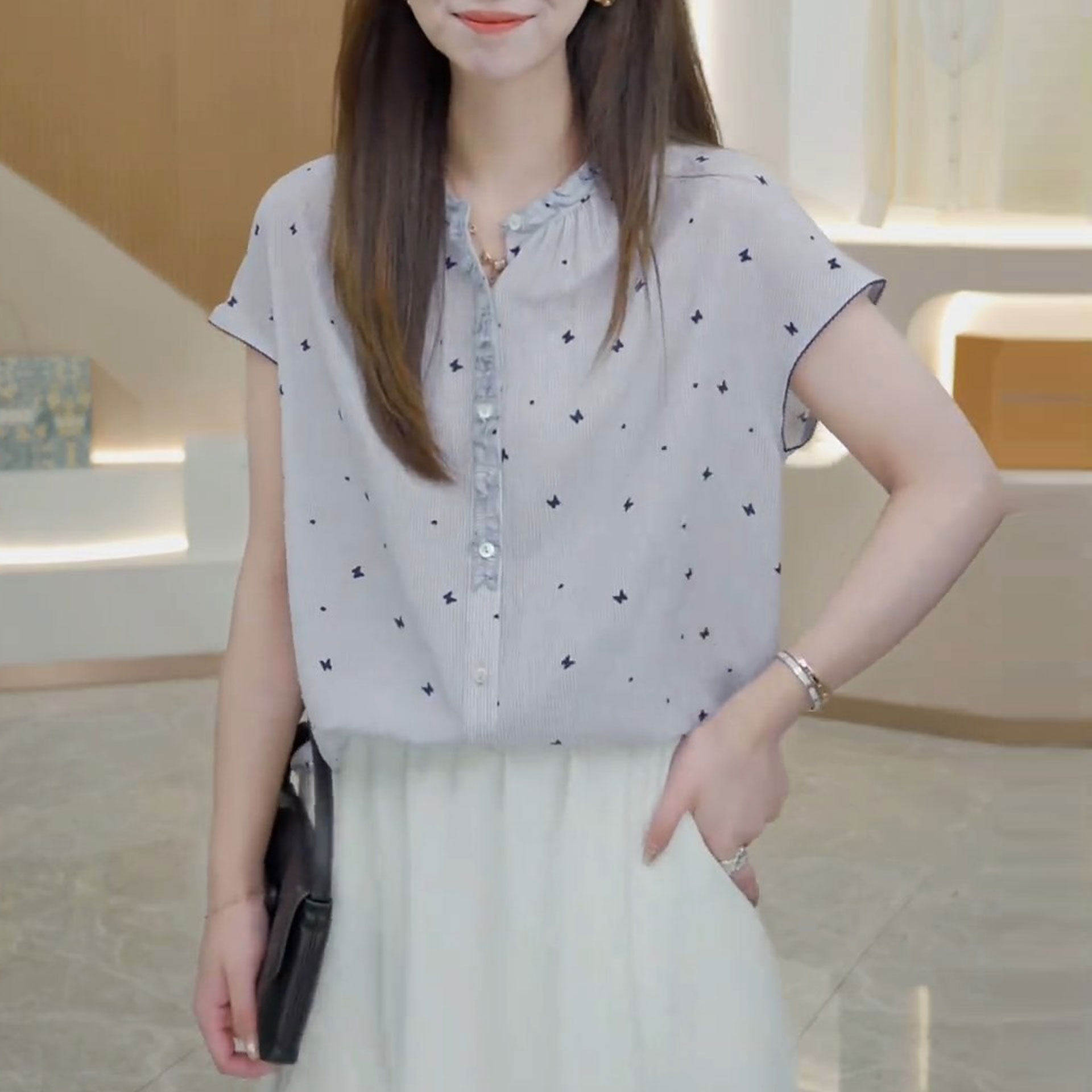 时尚设计感短袖衬衫上衣女2026夏季新款洋气休闲百搭显瘦印花小衫