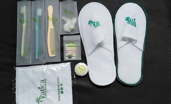 Yingleather tree hotel disposable supplies New soft film bag toothbrush comb soap slippers shoe wiring pack