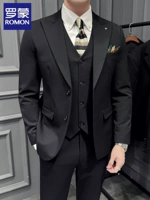 Черный костюм, жилет, штаны, рубашка, ремень, галстук