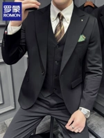 Черный костюм, жилет, штаны, рубашка, ремень, галстук