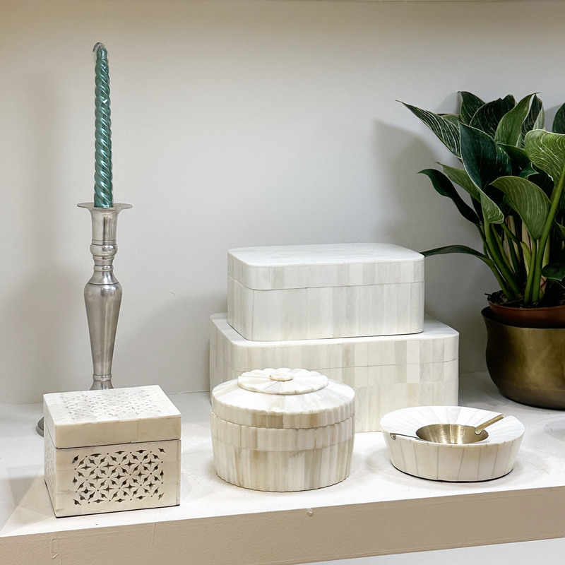 Imported White Cow Bone Storage Box Geometric Round Square Creative Clock Stand Globe Office Entrance Imported White Cow Bone Storage Box Geometric Round Square Creative Clock Stand Globe Office Entrance