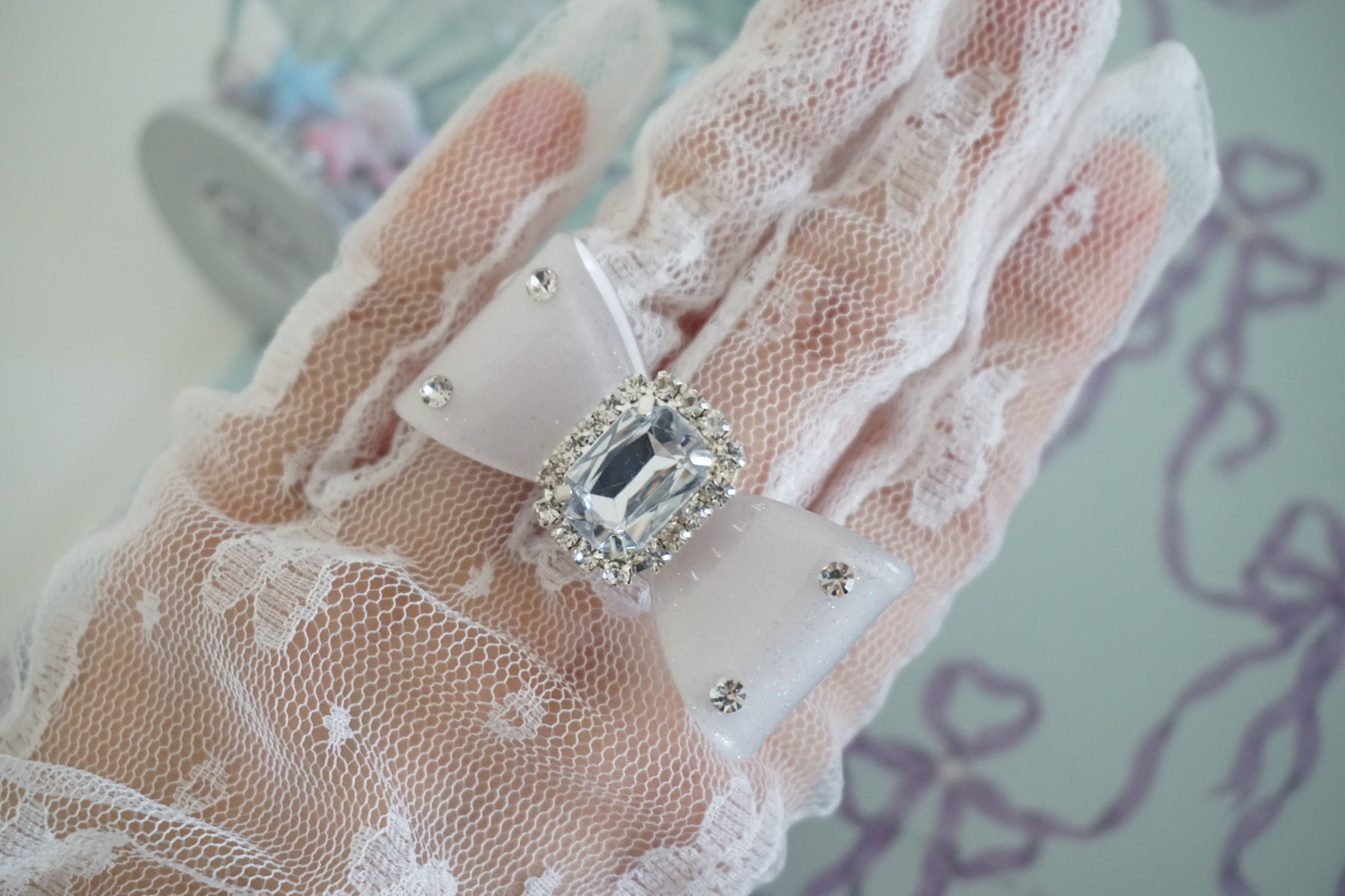 【 Three free shipping 】 Original design gemstone Stick drill Plastic sheet bow Ring Lolita Small things