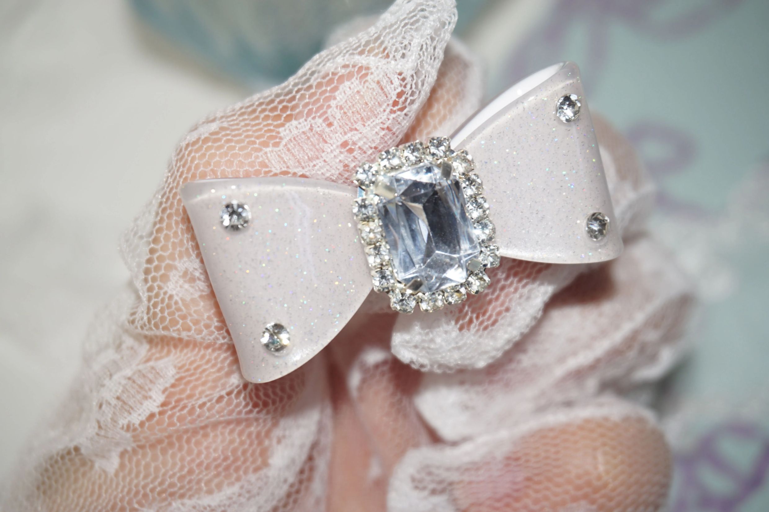 【 Three free shipping 】 Original design gemstone Stick drill Plastic sheet bow Ring Lolita Small things