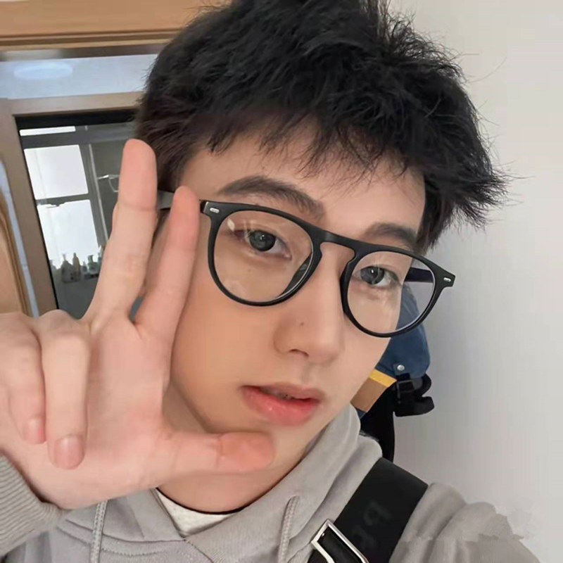 Retro Japanese black-framed glasses for boys and girls with myopia can be equipped with degrees to prevent radiation and blue light, flat eyes, trendy brand