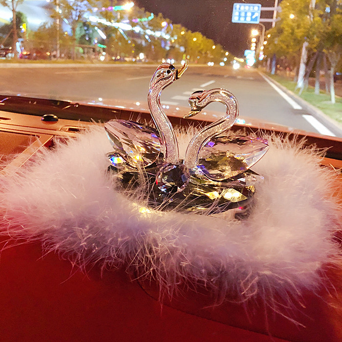 New crystal swan car ornaments car perfume seat car creative decorations center console ornaments women