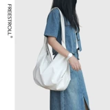 Весенняя летняя белая легкая и тонкая мягкая вместительная и большая сумка на одно плечо