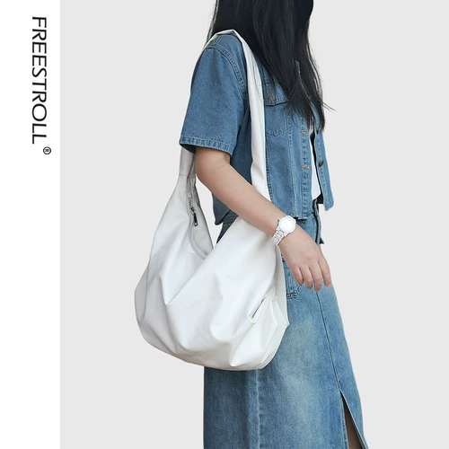 Весенняя летняя белая легкая и тонкая мягкая вместительная и большая сумка на одно плечо