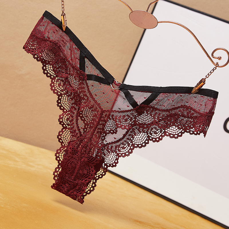 Sexy Lace Women's Panties Sheer Low-Rise Thong Seamless Fashion Hollow-Out Briefs 2025 New Model