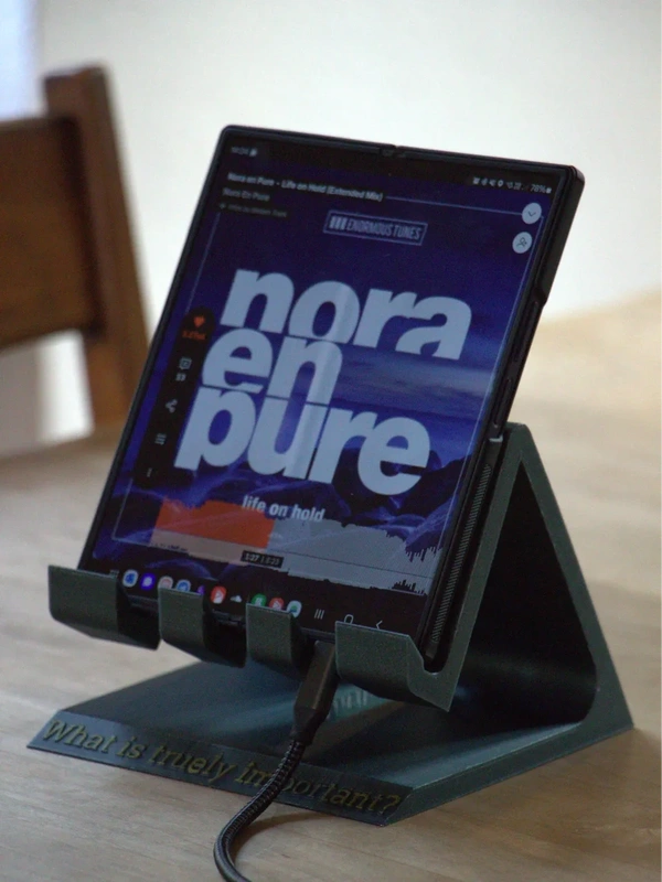 Suitable for Samsung Galaxy Z Fold 6 & 7 Phone Stand Desktop Base Accessories