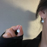 Изысканные серьги, простой и элегантный дизайн