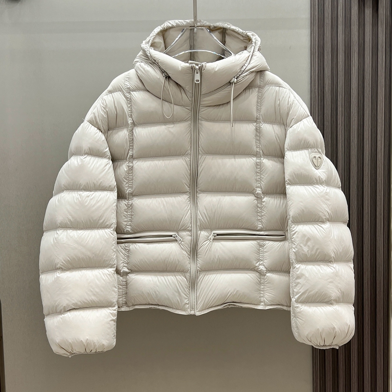 European Winter Fashion Big-Name Popular Hooded 90% White Duck down Ribbed down Jacket for Women, Warm, Slimming, and Lightweight