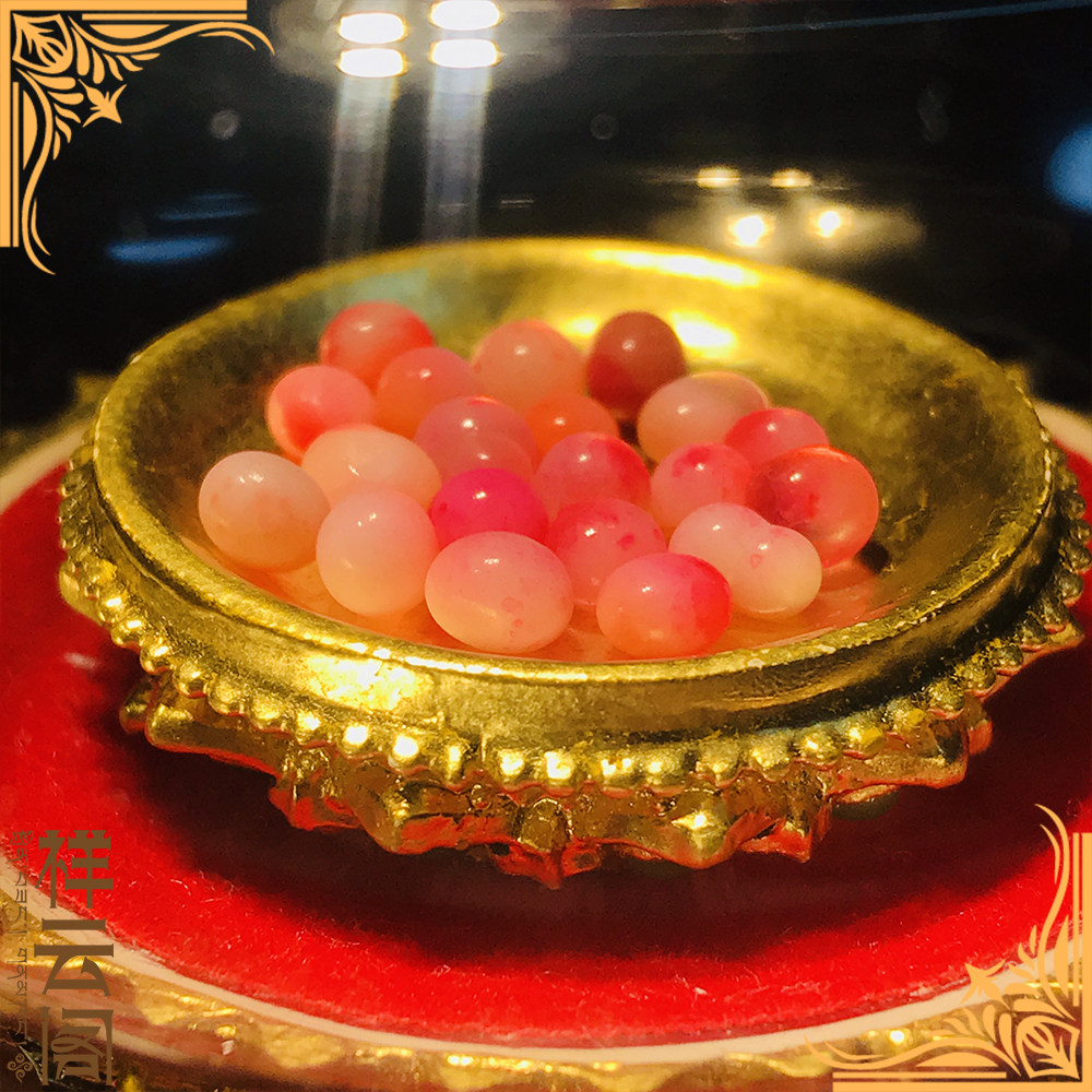 In the statues of Bodh Gaya and others in India, the seven-color illusion is transformed into a sturdy flesh pink 5 pieces for the stupa