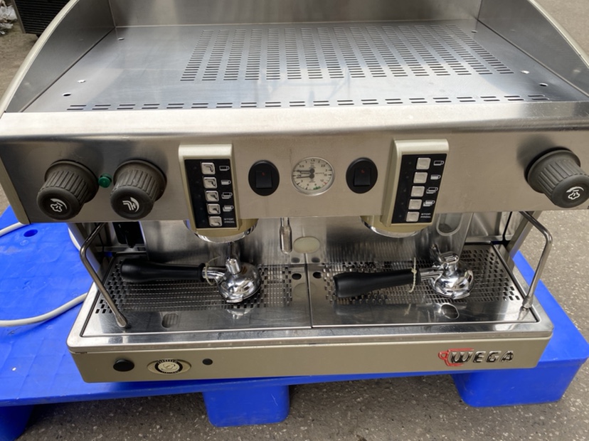 Second-hand Italian coffee machine WEGA double head electronic control manual commercial semi-automatic coffee extractor spot