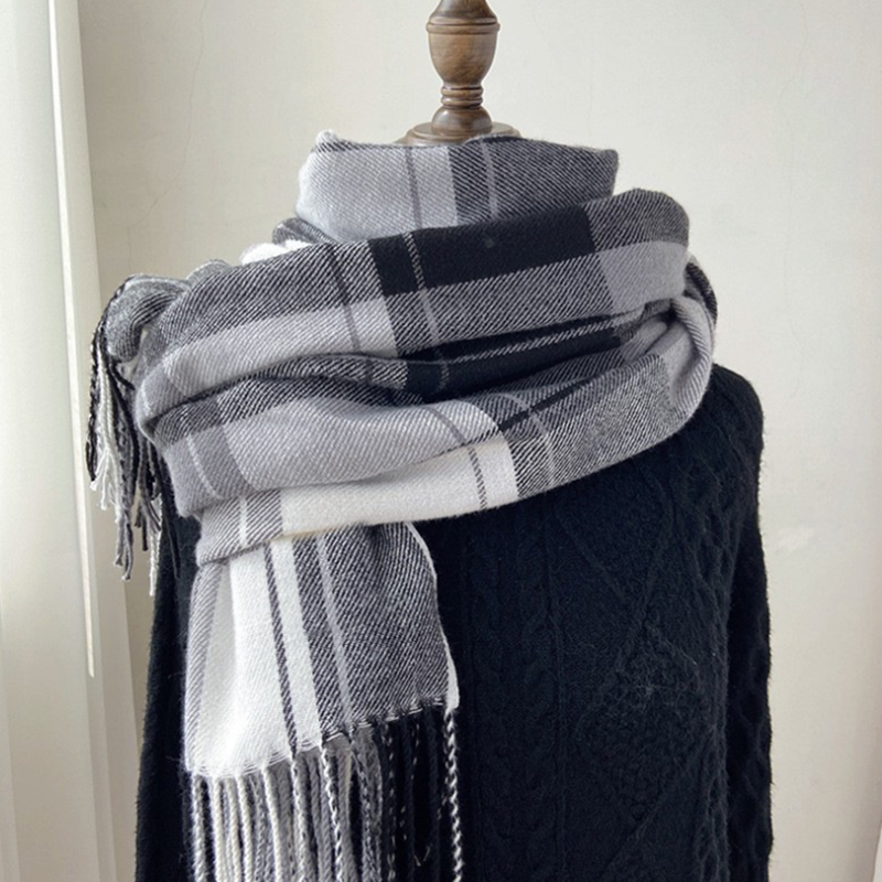 Black and white checkered scarf for women, autumn and winter, Korean retro shawl, Japanese style, student-style faux cashmere, warm and thick, men's trendy scarf.