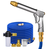 Connectez leau du robinet à un puissant pistolet à eau de chasse un lave-auto un artefact de tuyau deau domestique à haute pression un tube télescopique pour pistolet de lavage de sol.