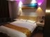 Phòng khách sạn đầy đủ nội thất phòng tiêu chuẩn phòng ngủ lớn 1,8 mét nội thất đầy đủ giường máy tính bàn tủ quần áo Nội thất khách sạn