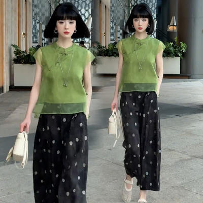 The 2026 summer fashion set for women is a stylish and slimming two-piece set featuring a button-up shirt with polka dot prints and wide-leg pants