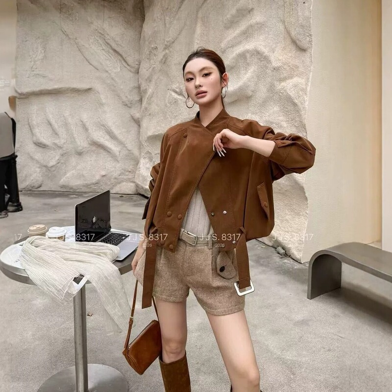 2026 Autumn Loose-Fitting, Slimming, Age-Reducing, Versatile Jacket Top, Melard Retro Suede Lapel Short Coat for Women