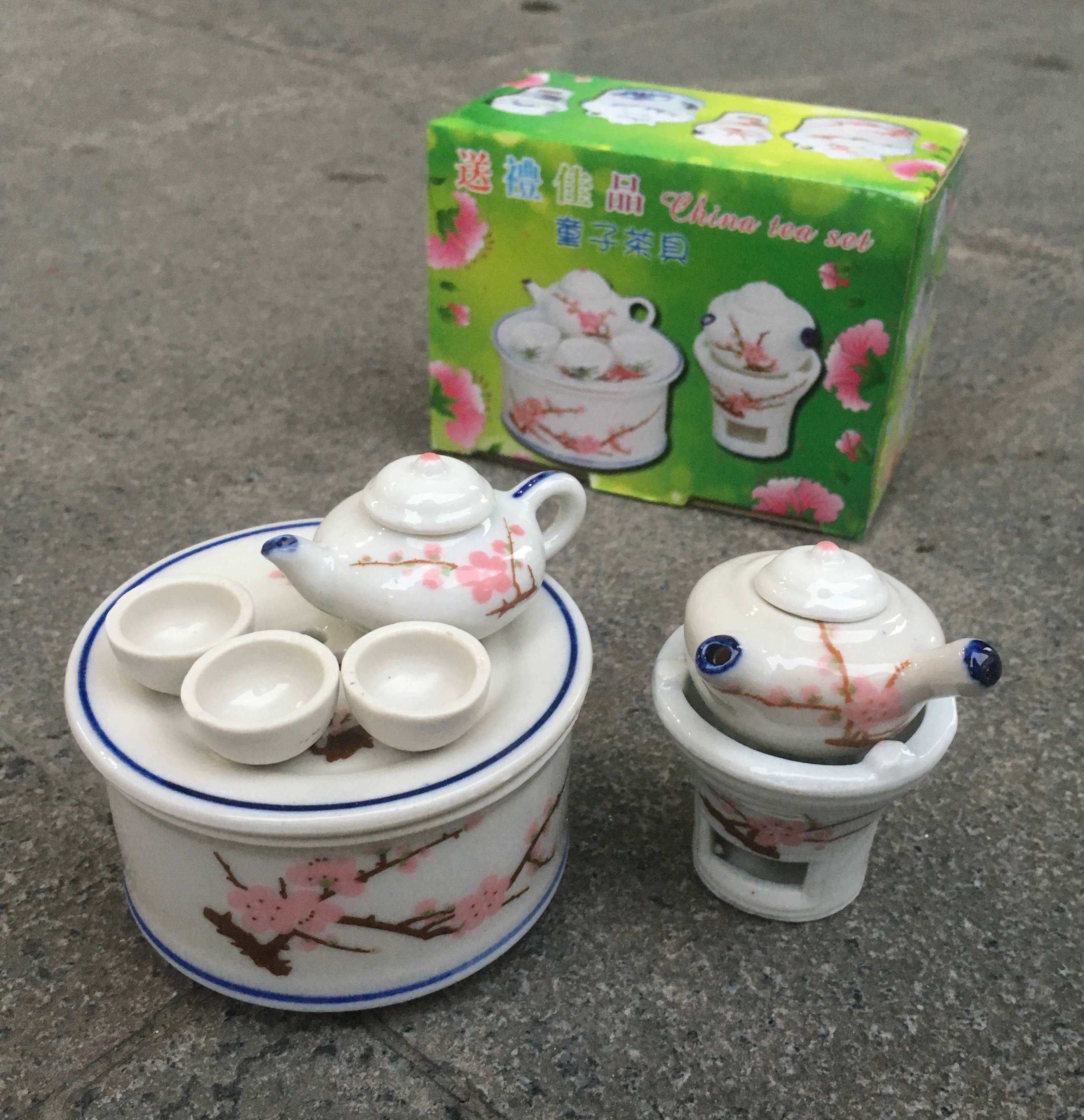 Trang trí nhỏ gốm sứ sáng tạo Đồ chơi trẻ em Chơi Nhà mô phỏng nhỏ Kung Fu Bộ trà Trà khay ấm trà - Trà sứ