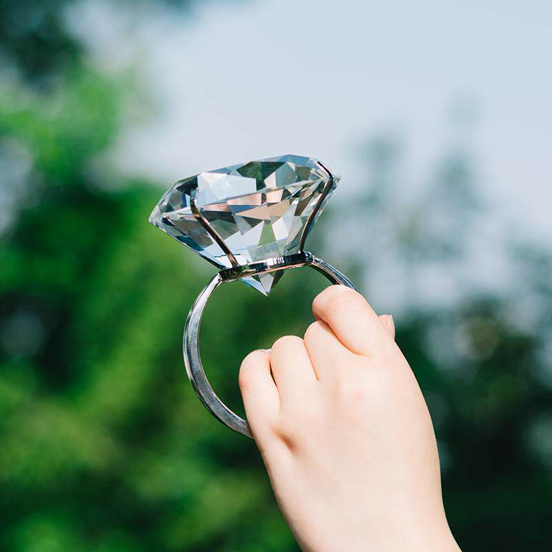 Big diamond ring props oversized toy crystal simulation fake diamond ring exaggerated super huge model proposal funny
